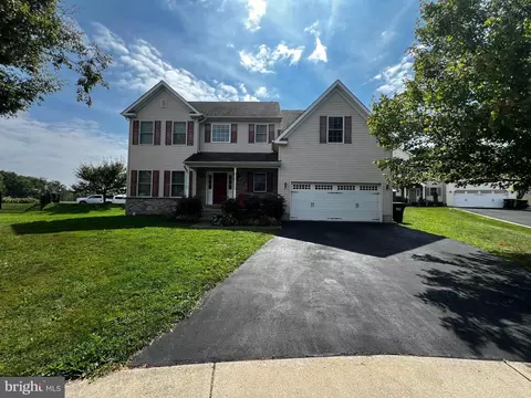 110 Harvest Glen Dr, Harleysville, PA 19438