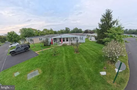 636 Stream View Dr, North Wales, PA 19454