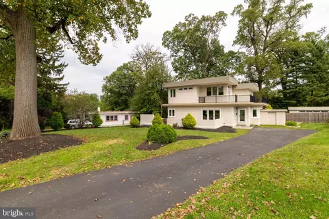 8107 Gladstone Rd, Glenside, PA 19038