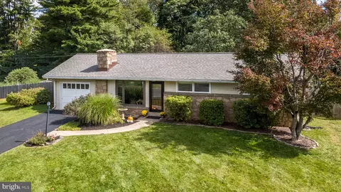 16 Lantern Ln Apt, Lansdale, PA 19446