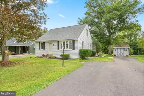 162 Maple Ave Apt, Collegeville, PA 19426