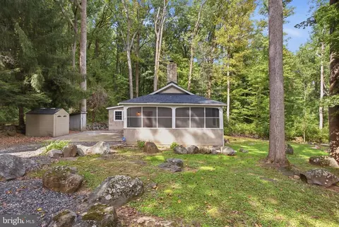 1819 Snyder Rd, Green Lane, PA 18054