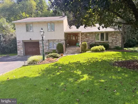 2145 Edge Hill Rd, Huntingdon Valley, PA 19006