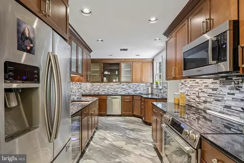8125 Heacock Ln Apt, Wyncote, PA 19095