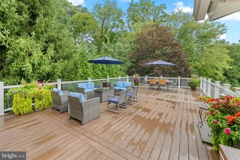 Exterior - 1242 County Line Rd, Wayne, PA 19087 photo 8 of 10