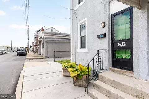 70 W Rambo Apt, Bridgeport, PA 19405
