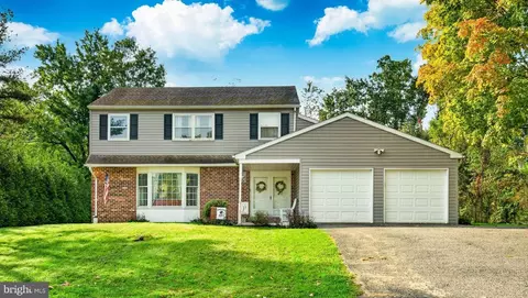 63 Lark Ln Apt, Gilbertsville, PA 19525