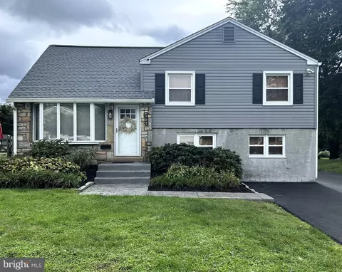 1312 Bradford Rd, Oreland, PA 19075