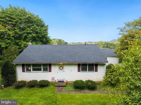 325 E Mount Kirk Ave Apt, Eagleville, PA 19403