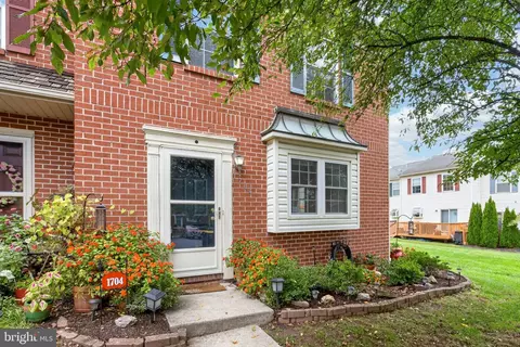 1704 Village Green Dr Apt, Gilbertsville, PA 19525