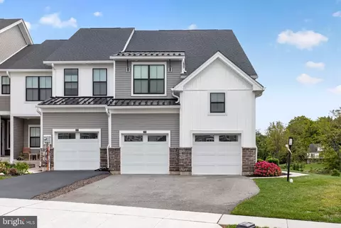 25 Tamarack Cir, Norristown, PA 19403