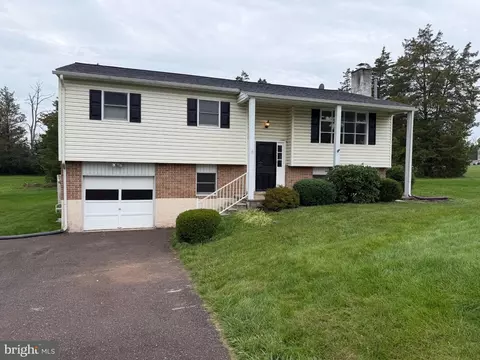 1170 Woodmere Dr Apt, Pottstown, PA 19464