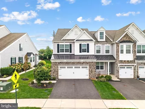 105 Woodwinds Dr, Collegeville, PA 19426