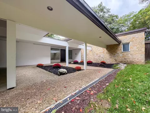 Exterior - 39 Fairview Rd, Penn Valley, PA 19072 photo 2 of 5
