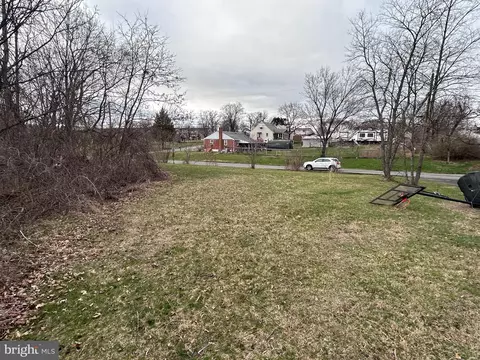 140 Jackson Rd Apt, Gilbertsville, PA 19525