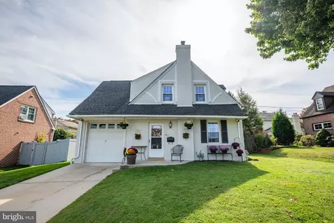 2326 S Gilinger Rd, Lafayette Hill, PA 19444