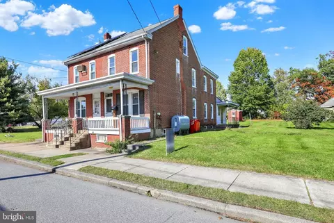 317 W Race St, Stowe, PA 19464