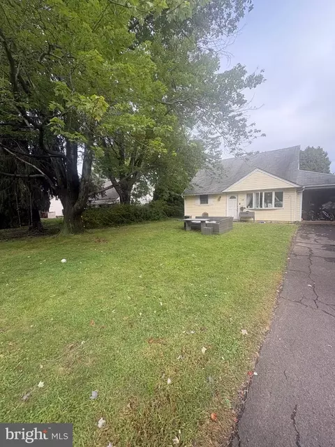 15 Drexel Rd Apt, Hatboro, PA 19040