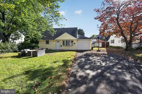 15 Drexel Rd Apt, Hatboro, PA 19040