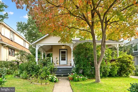 213 Linwood Ave, Ardmore, PA 19003