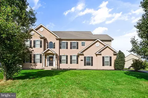 100 Lilac Ln, Gilbertsville, PA 19525