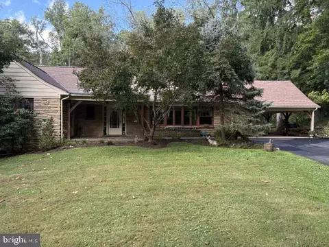 3 Moredon Rd #huntingdon, Huntingdon Valley, PA 19006