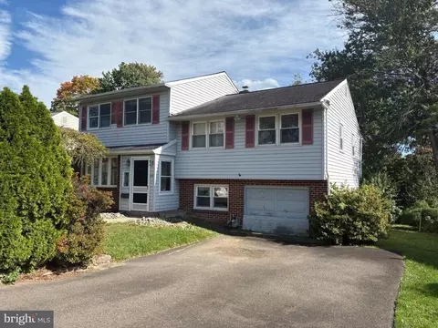 530 Inman Ter #willow, Willow Grove, PA 19090