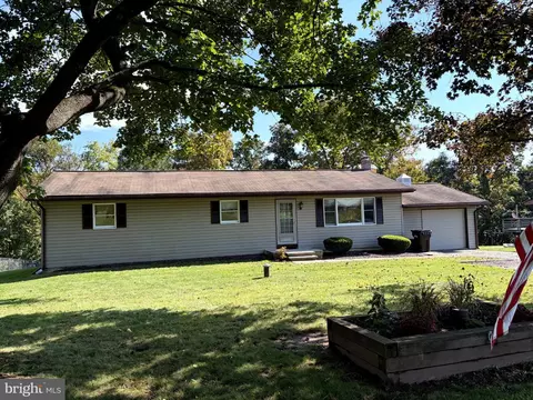 1026 Hosensack Rd, Palm, PA 18070