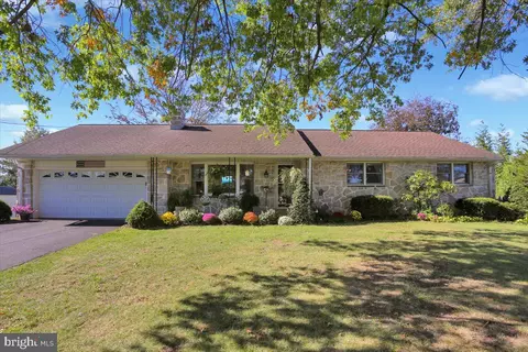 31 Martin Ave Apt, Gilbertsville, PA 19525