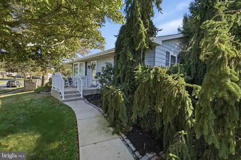279 N 3rd St Apt, Telford, PA 18969