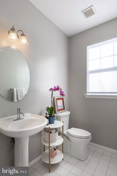 Bath - 12 Old Cedarbrook Rd, Wyncote, PA 19095 photo 1 of 4