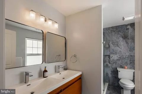 Bath - 12 Old Cedarbrook Rd, Wyncote, PA 19095 photo 2 of 4