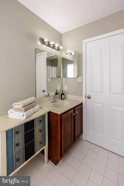 Bath - 12 Old Cedarbrook Rd, Wyncote, PA 19095 photo 4 of 4