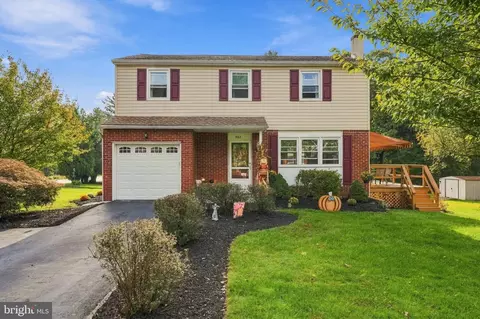 902 Valley Rd, Blue Bell, PA 19422