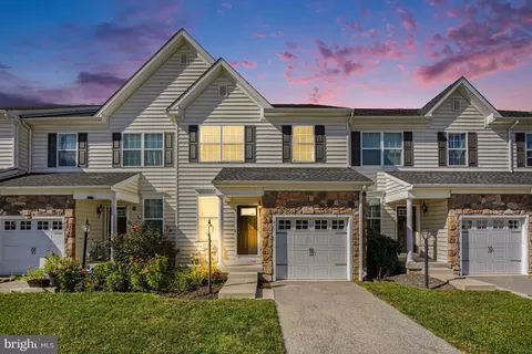 413 Sourwood Rd Apt, Norristown, PA 19403