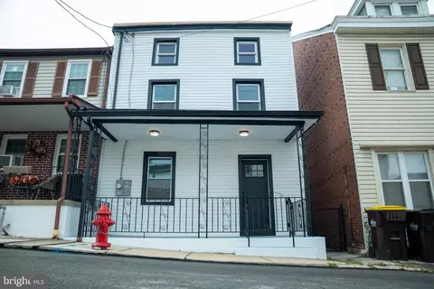 912 Center St Apt, Bridgeport, PA 19405