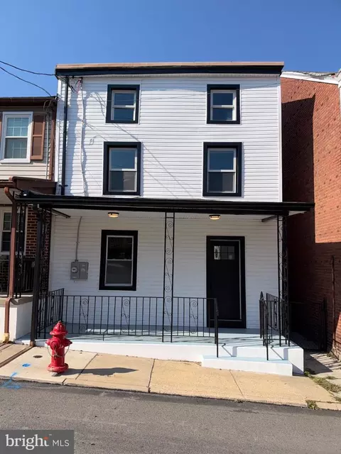 912 Center St Apt, Bridgeport, PA 19405