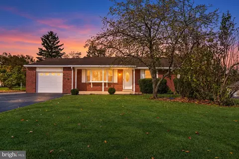 31 Oak St Apt, Gilbertsville, PA 19525