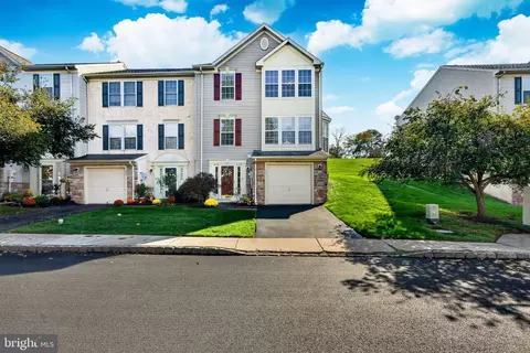 222 Creekside Dr Apt, Pottstown, PA 19464