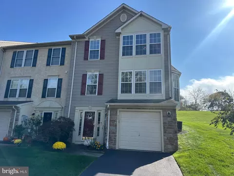 222 Creekside Dr Apt, Pottstown, PA 19464