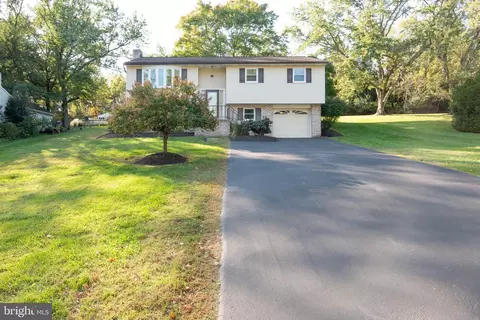 1199 Randy Dr Apt, Pottstown, PA 19464