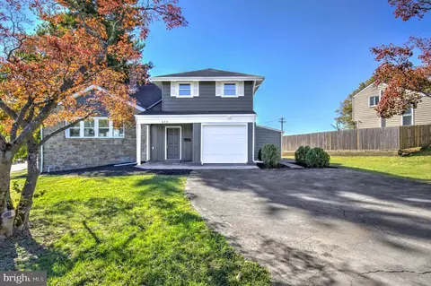 613 Martin Ln, Dresher, PA 19025