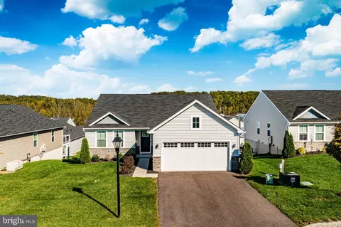 112 Zachary Way Apt, Pottstown, PA 19464