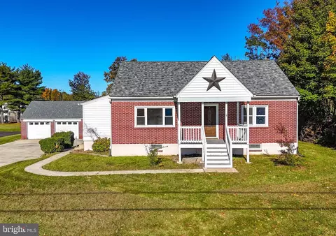 2951 N Charlotte St, Gilbertsville, PA 19525
