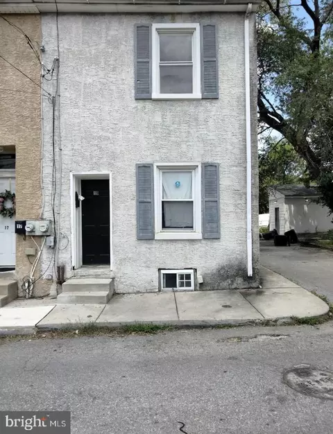 19 Roberts Aly, Norristown, PA 19401