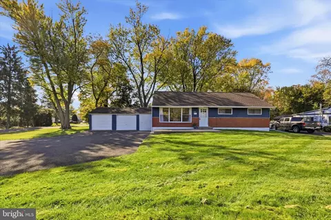 601 W County Line Rd, Hatboro, PA 19040