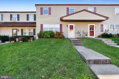 69 Pennypacker Dr, Schwenksville, PA 19473