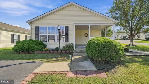 2037 Highland Ct, North Wales, PA 19454