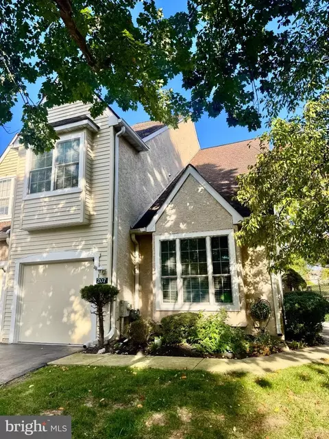 207 Country Club Dr Apt, Lansdale, PA 19446