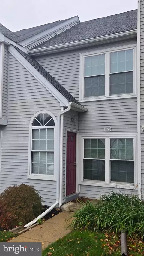 5 Applewood Ct, Horsham, PA 19044